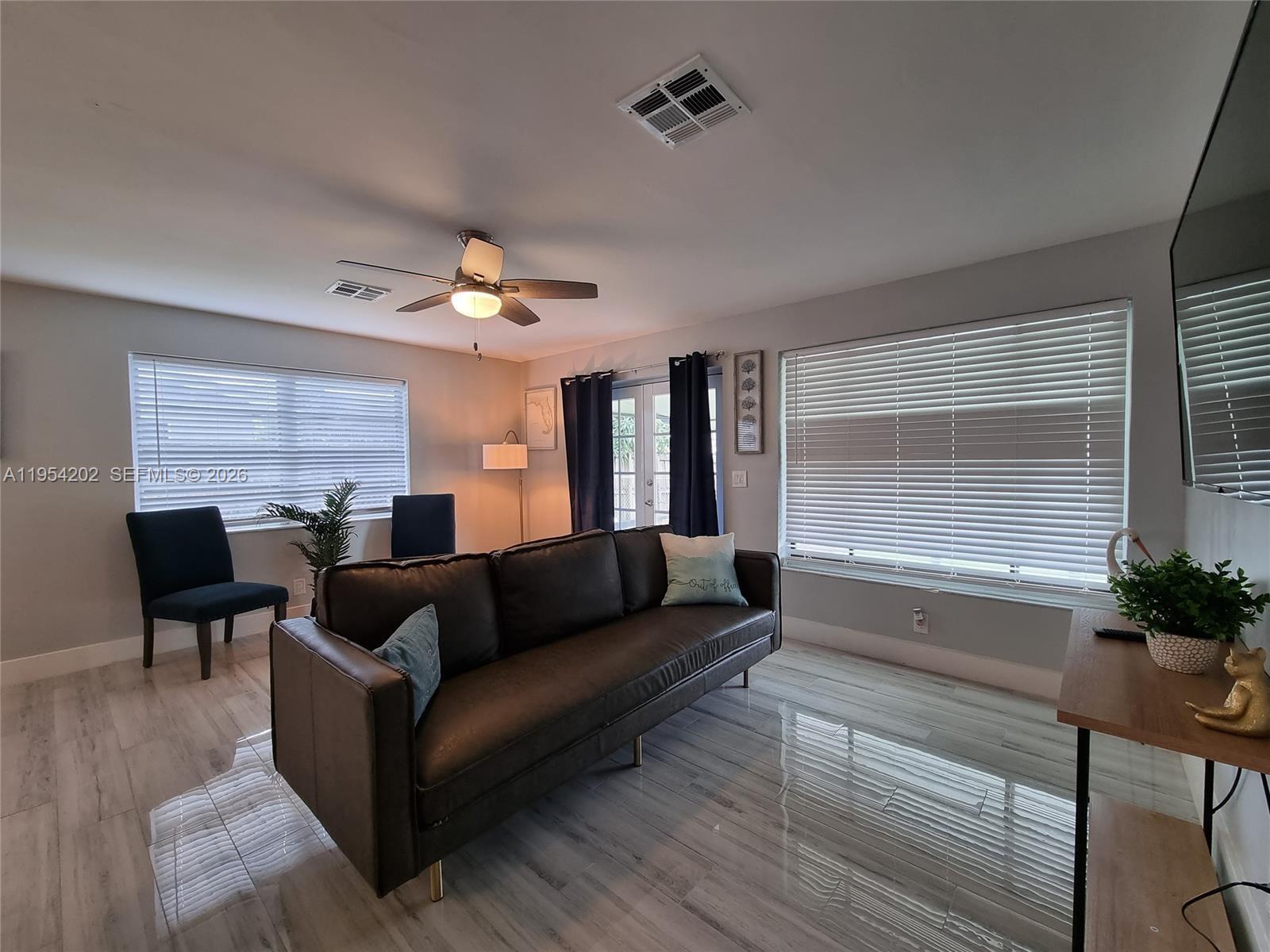 TROPICAL HAVEN - Residential