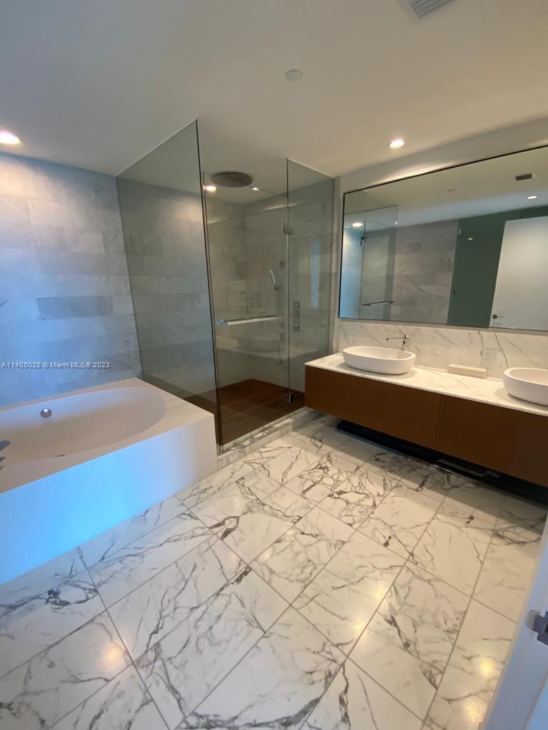 OCEANA BAL HARBOUR CONDO - Residential