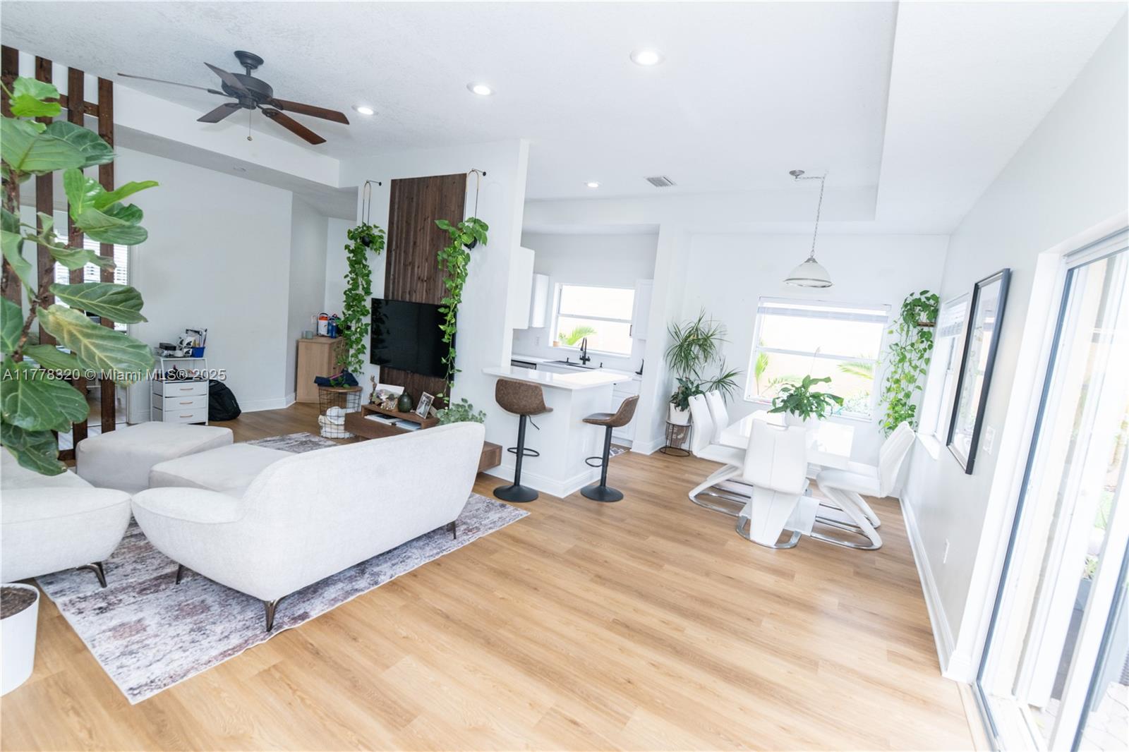 TRENDS AT BOCA RATON UNIT - Residential Lease
