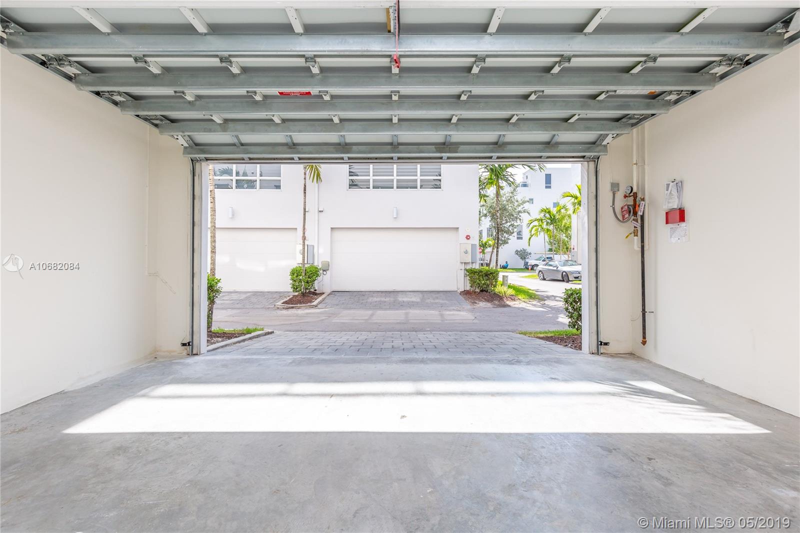 LANDMARK AT DORAL - Residential Lease