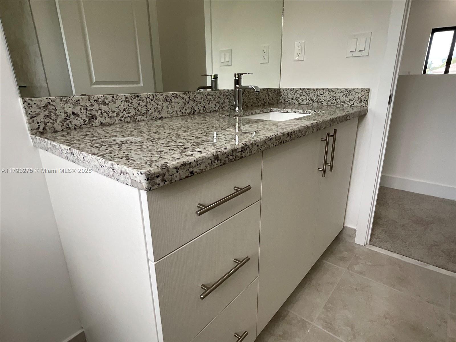 HIGHLAND RESIDENCES - Residential