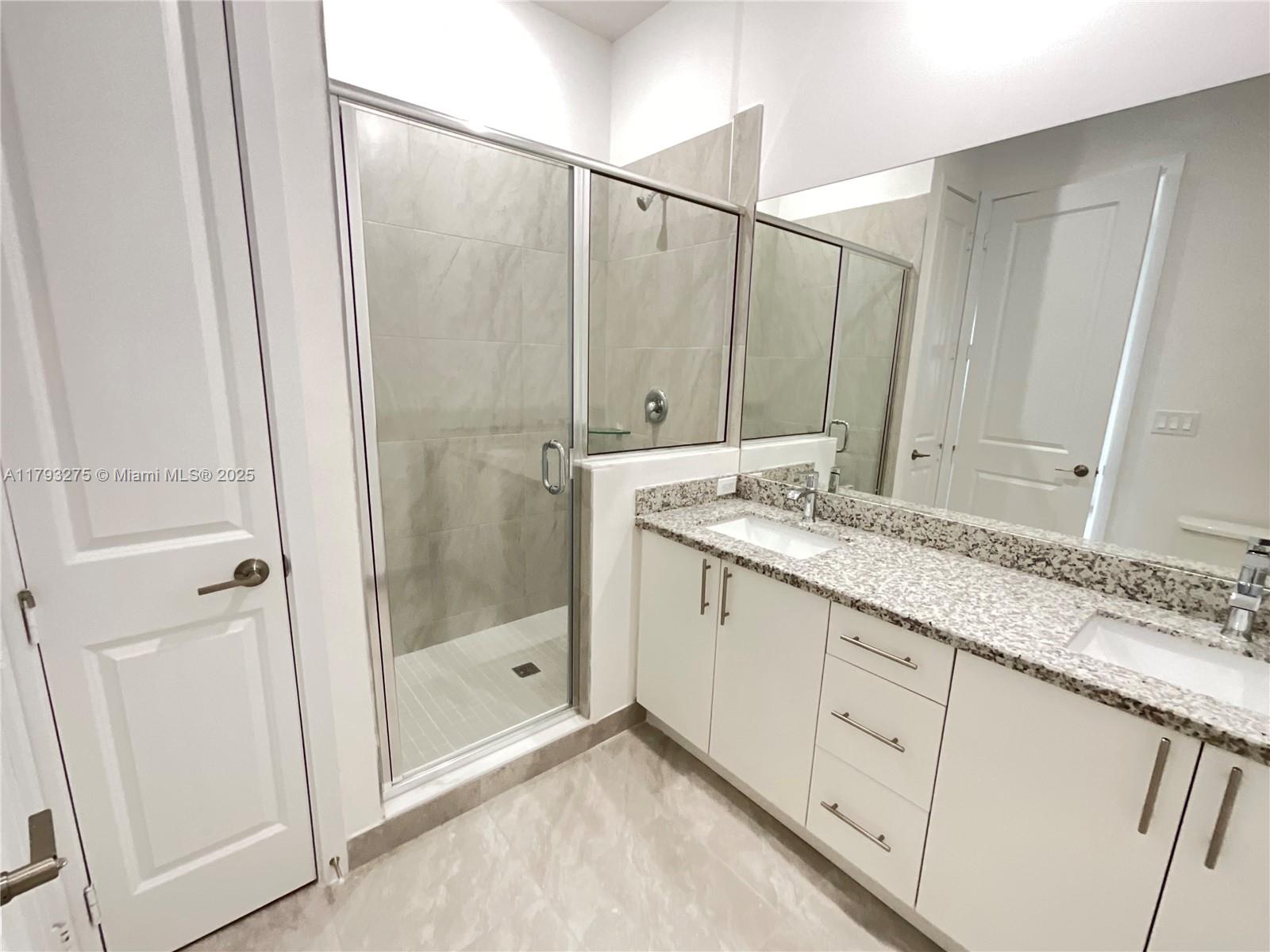 HIGHLAND RESIDENCES - Residential