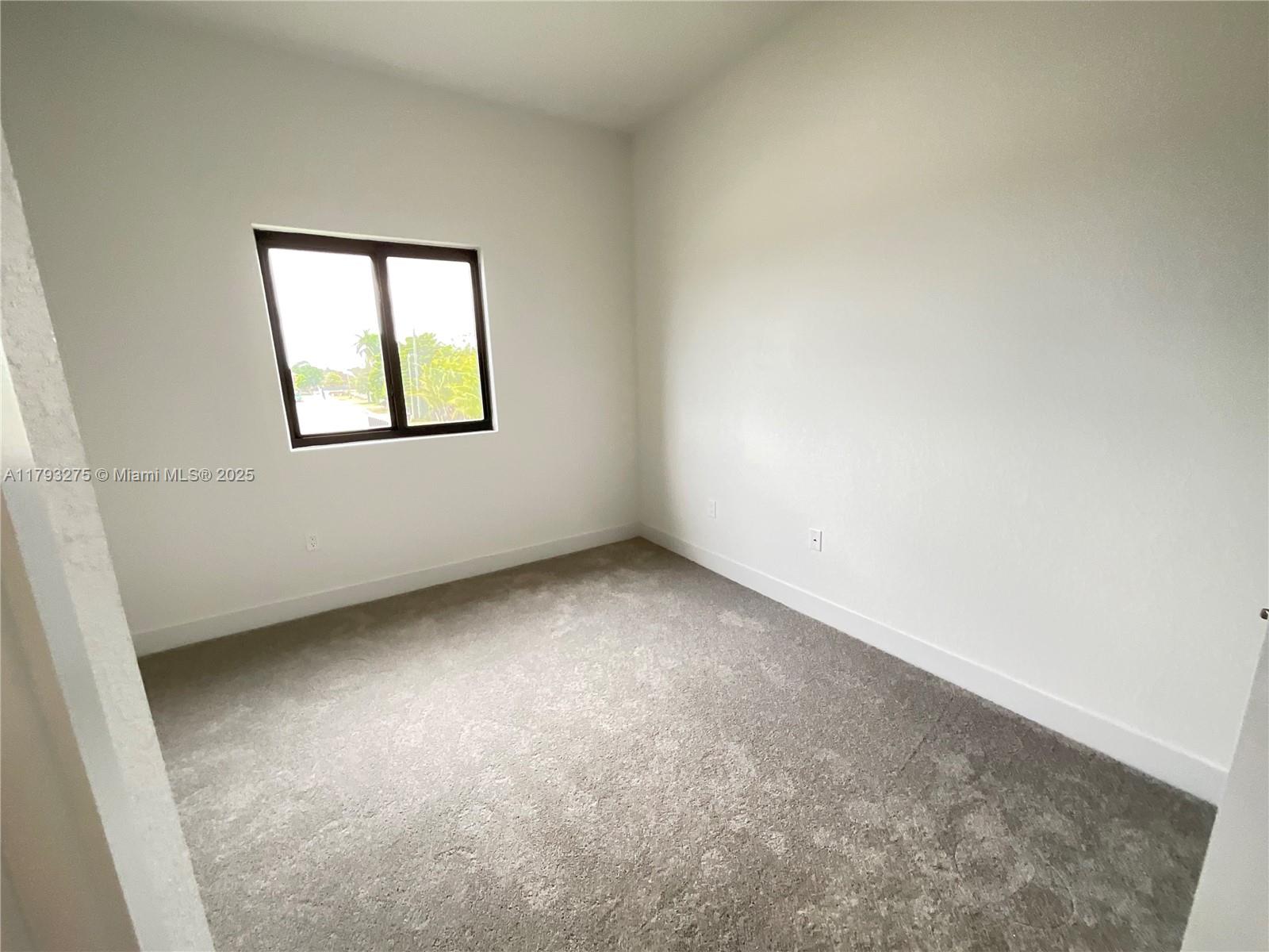 HIGHLAND RESIDENCES - Residential