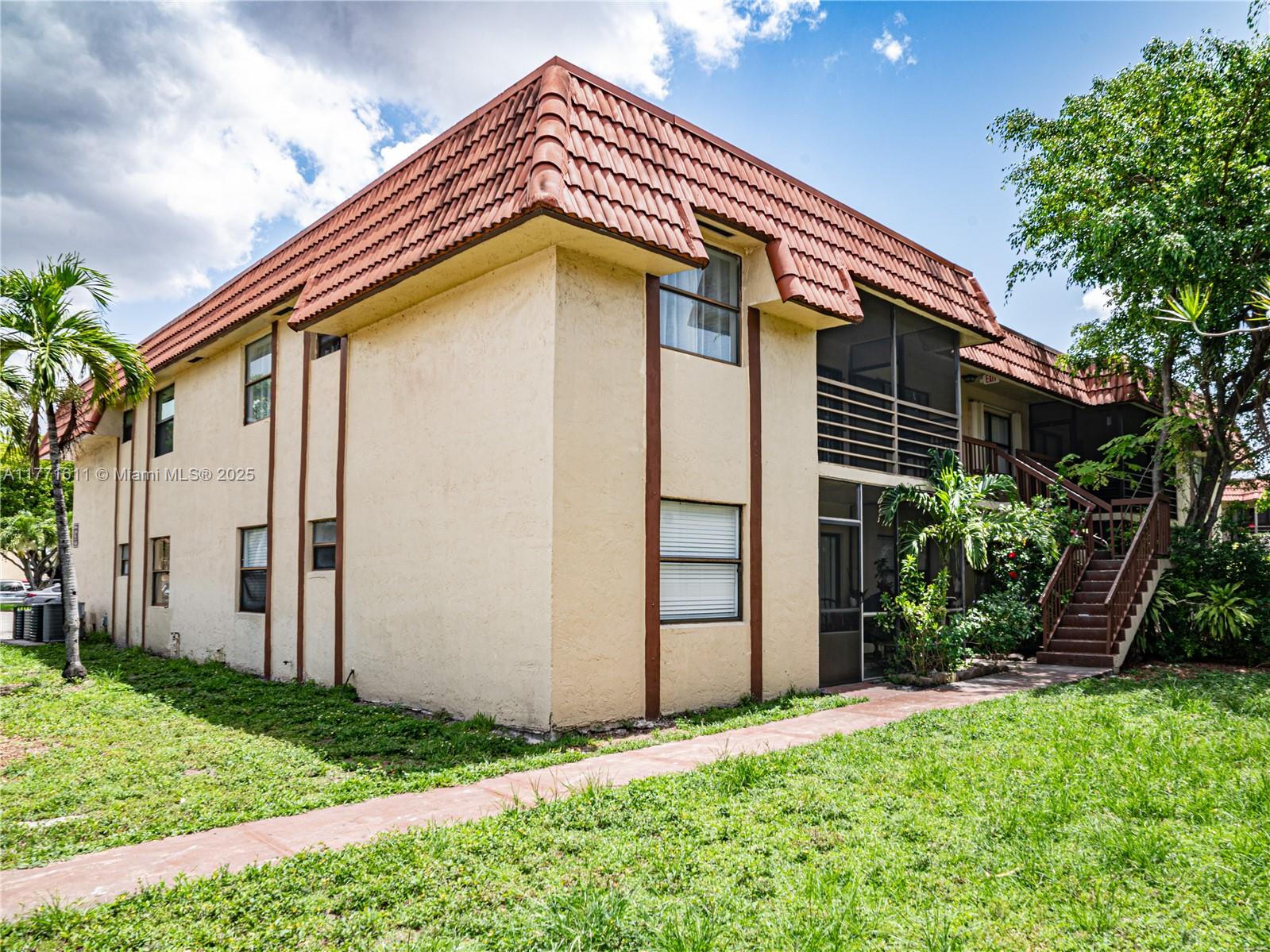 Property for Sale at 6545 W 27th Ct 24-47, Hialeah, Miami-Dade County, Florida - Bedrooms: 3 
Bathrooms: 2  - $320,000
