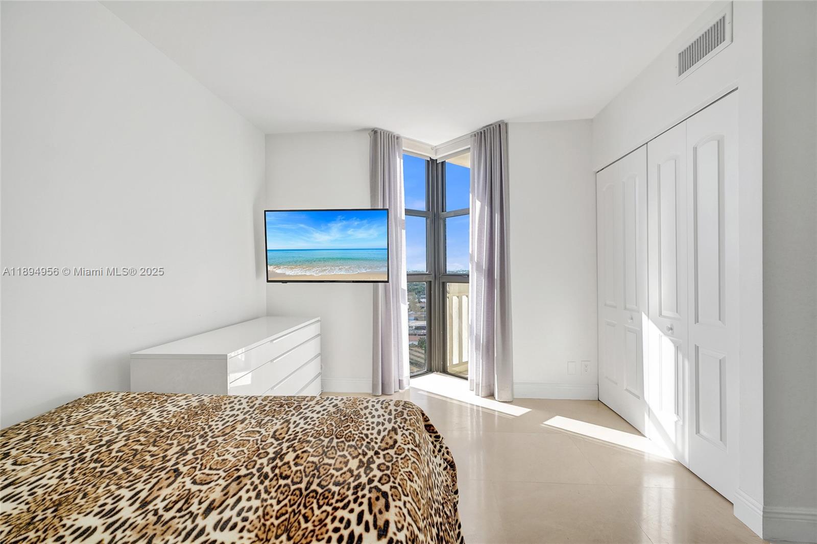1000 ISL BLVD WILLIAMS IS - Residential