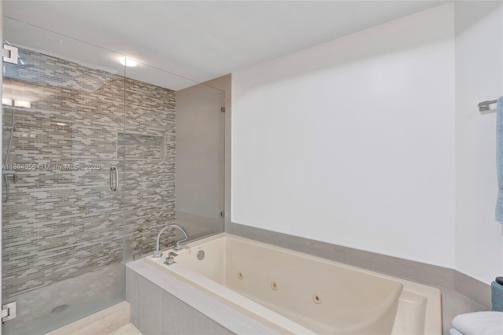1000 ISL BLVD WILLIAMS IS - Residential