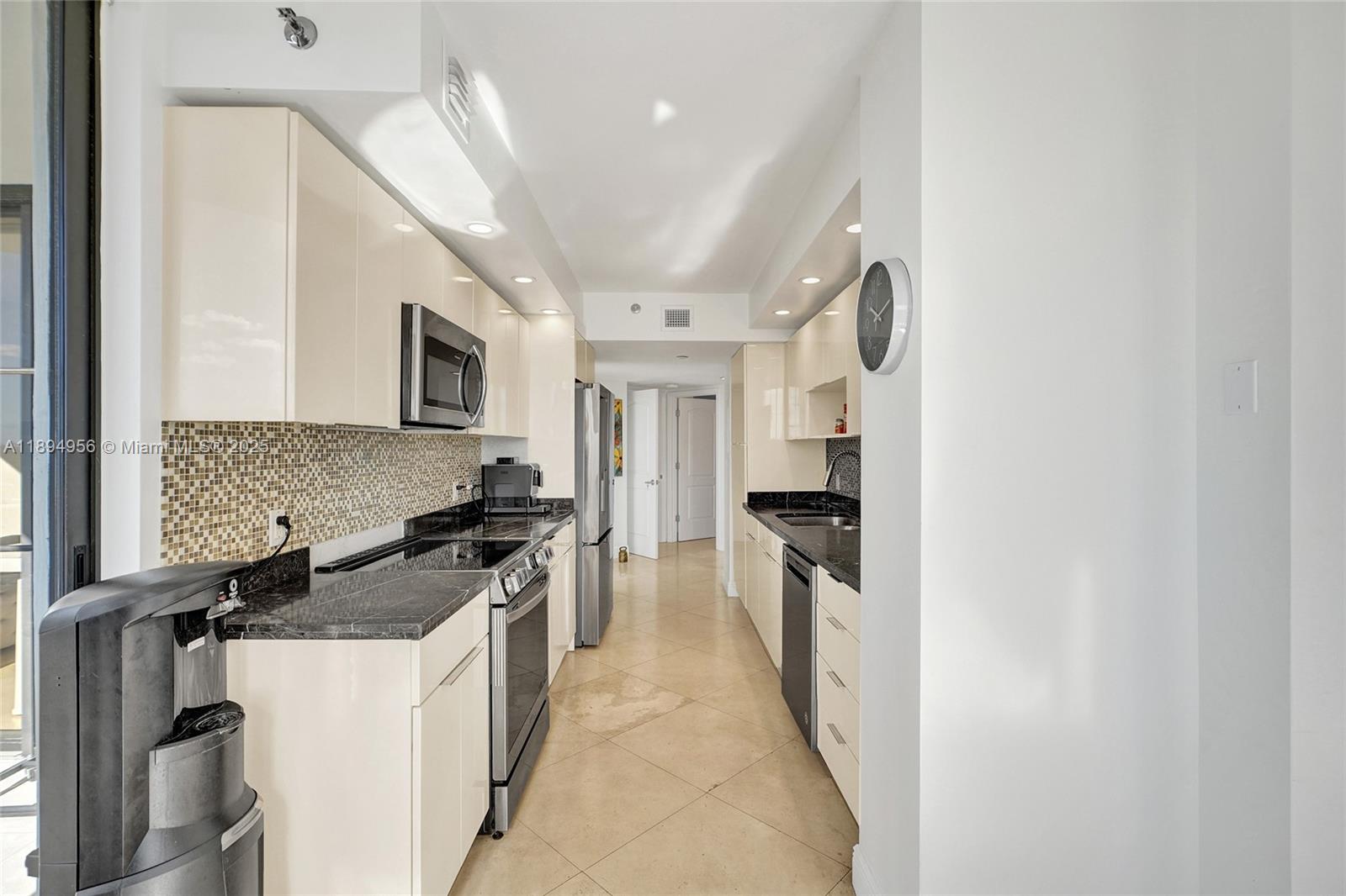 1000 ISL BLVD WILLIAMS IS - Residential