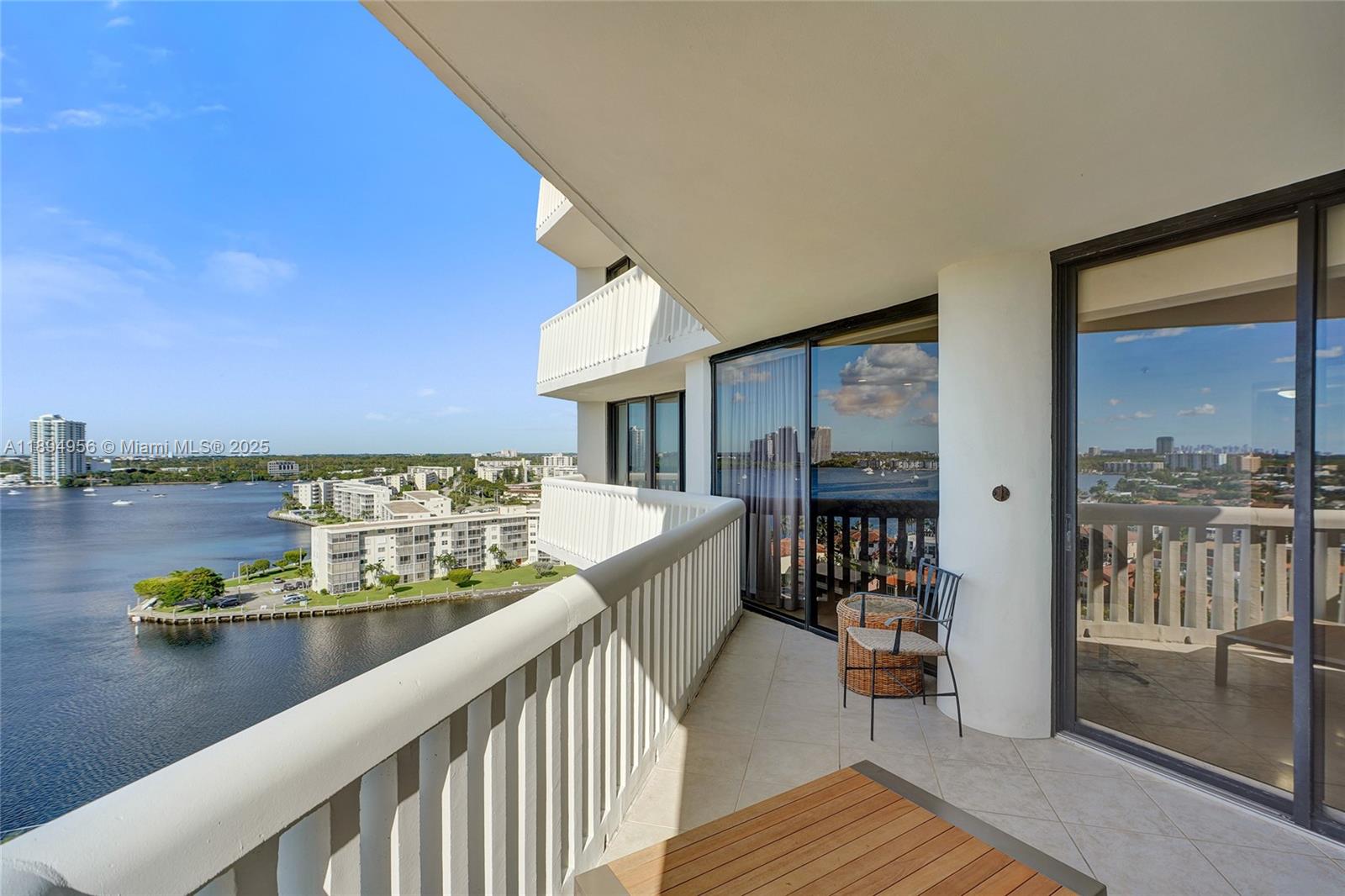 1000 ISL BLVD WILLIAMS IS - Residential