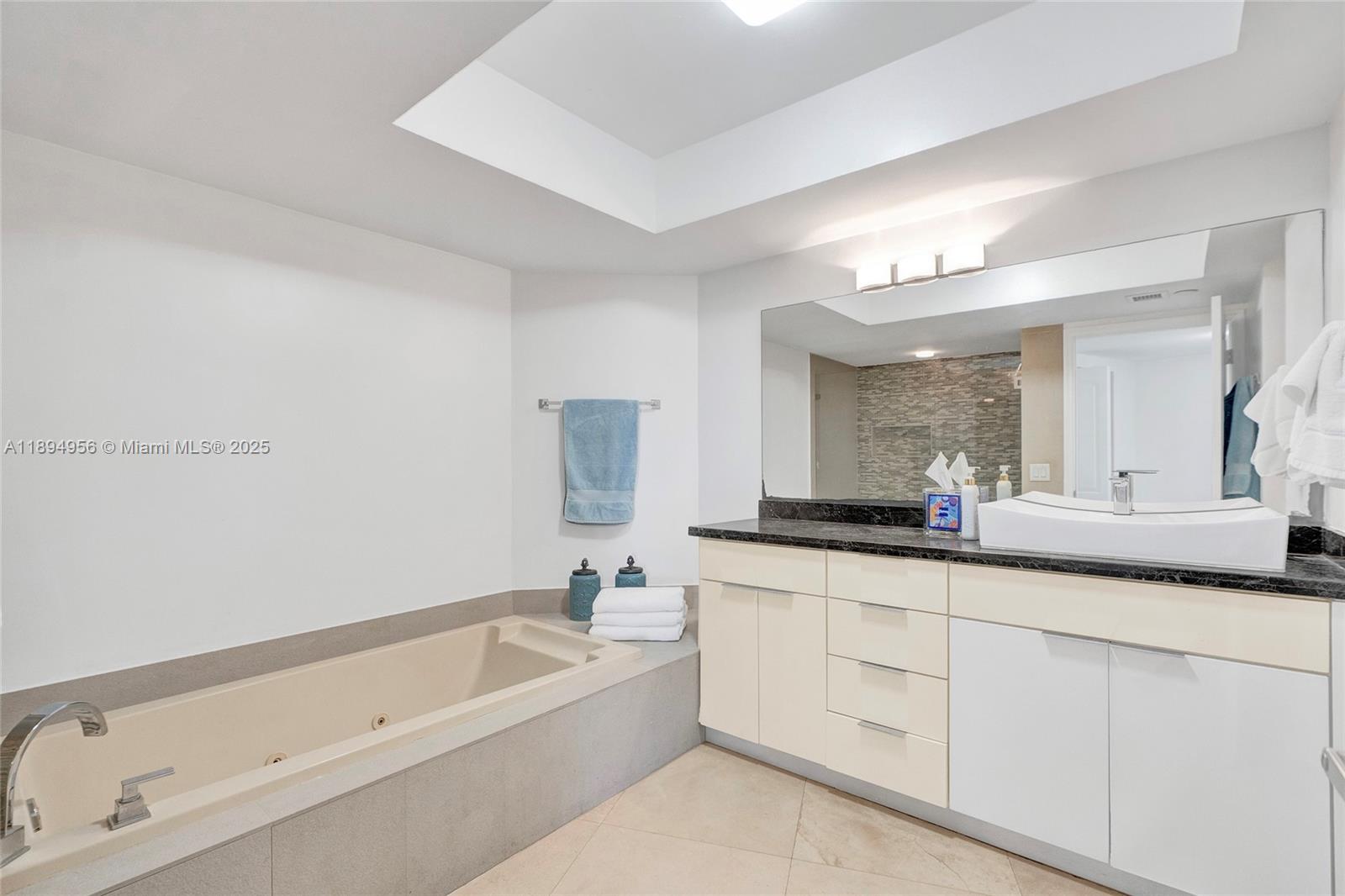 1000 ISL BLVD WILLIAMS IS - Residential