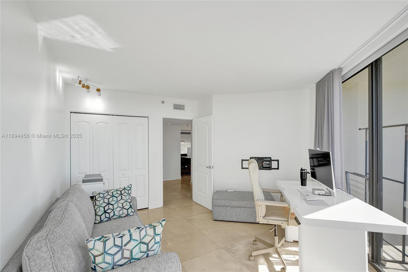 1000 ISL BLVD WILLIAMS IS - Residential