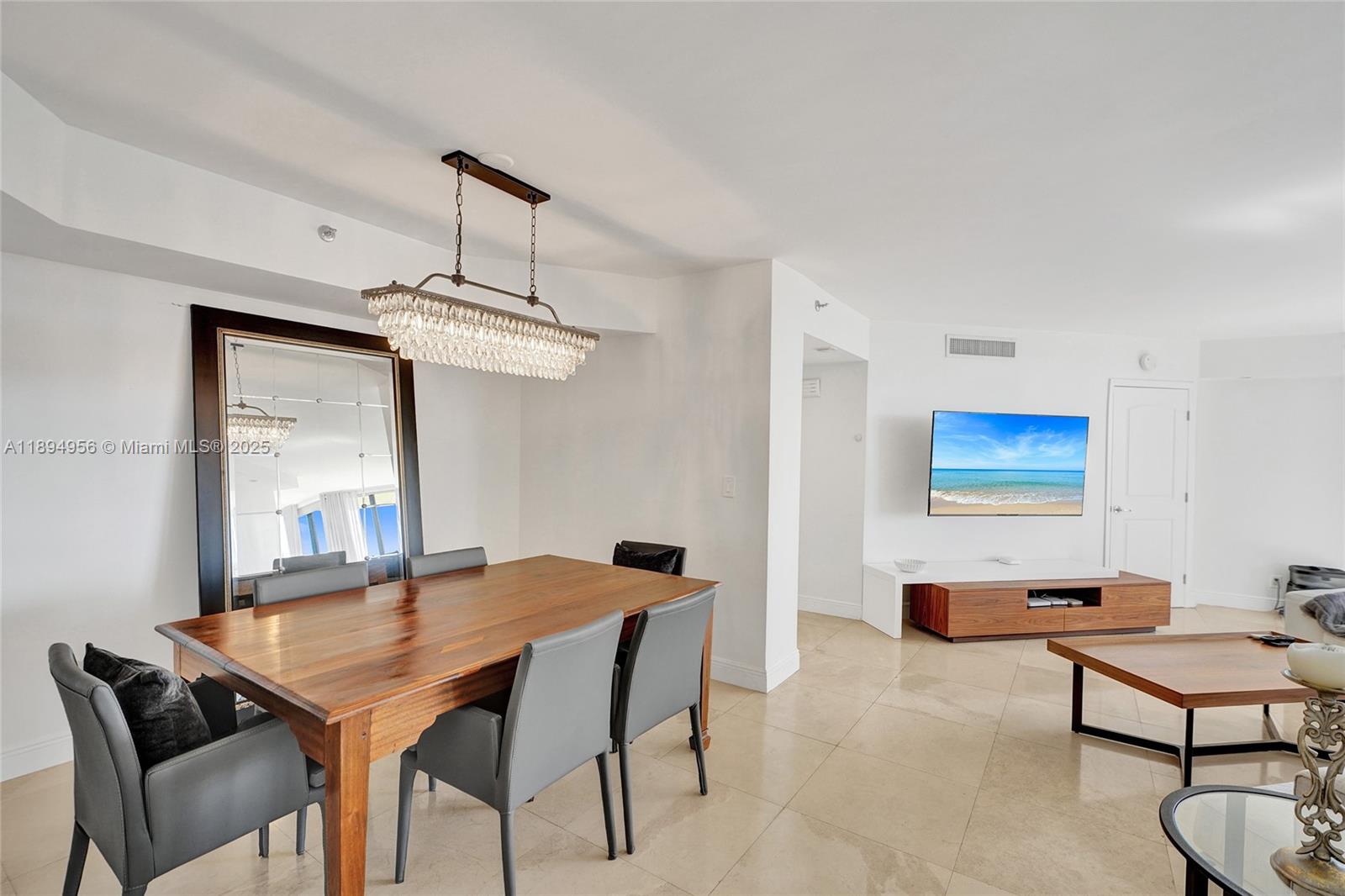 1000 ISL BLVD WILLIAMS IS - Residential