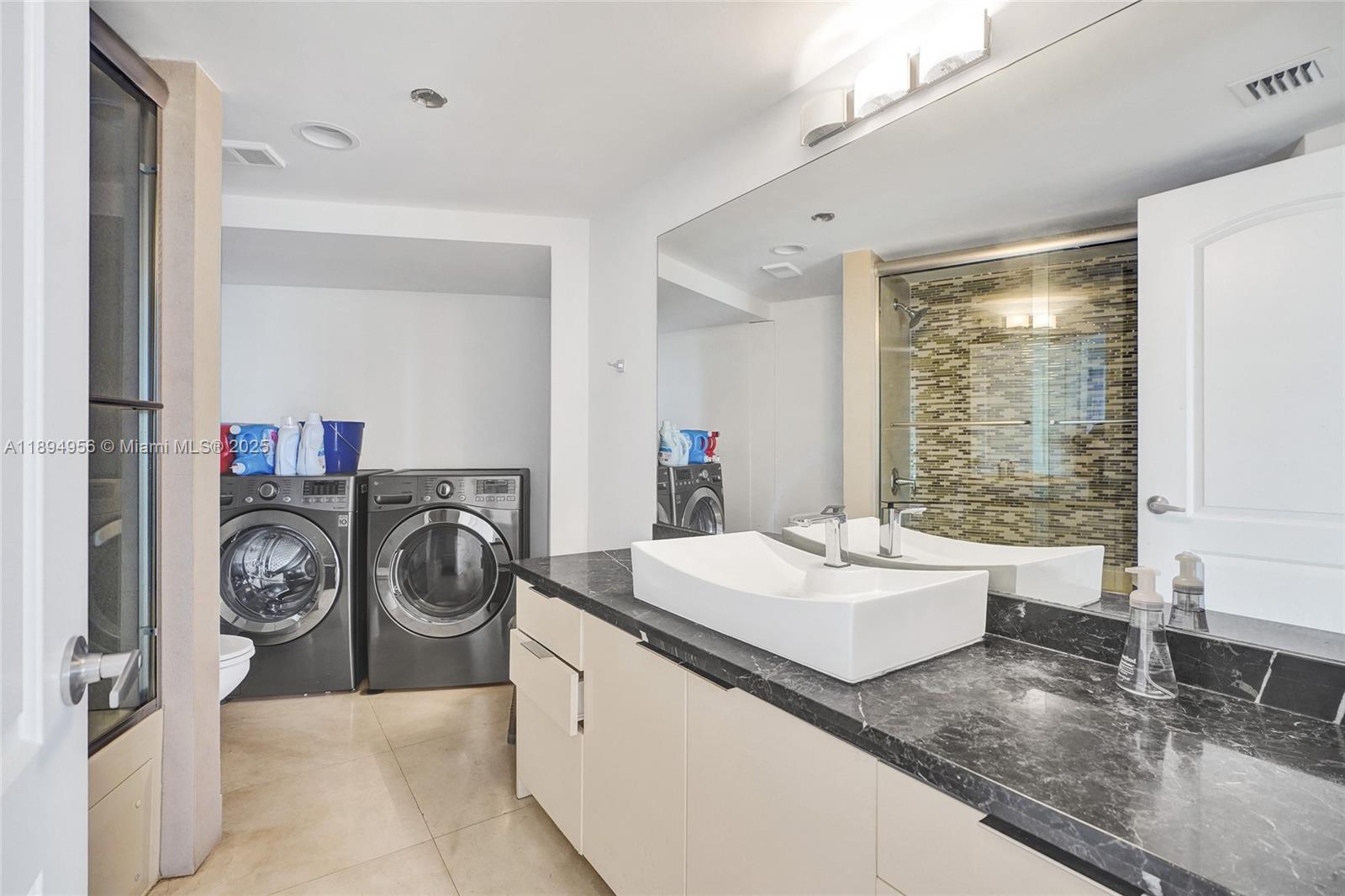 1000 ISL BLVD WILLIAMS IS - Residential