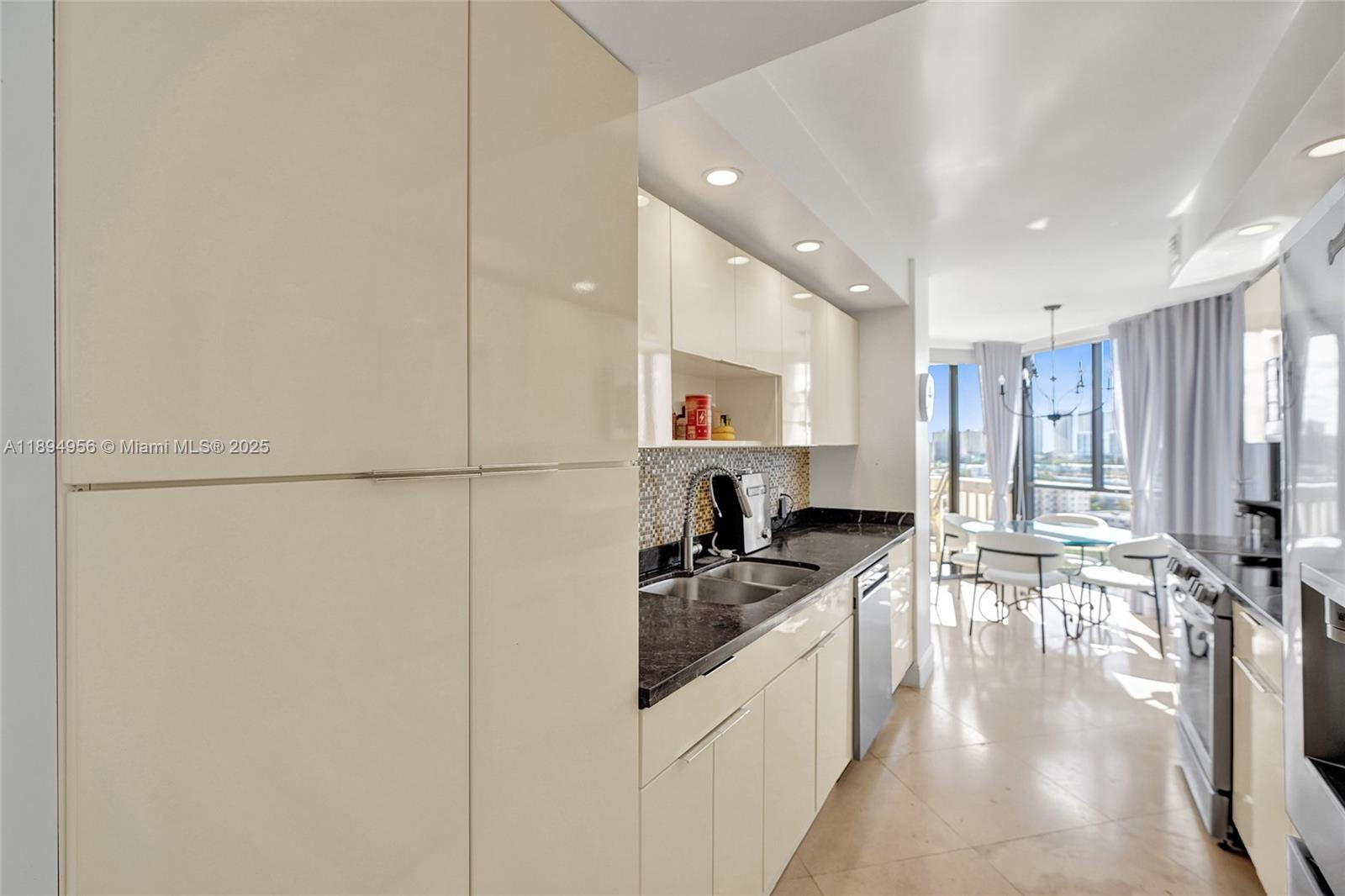 1000 ISL BLVD WILLIAMS IS - Residential