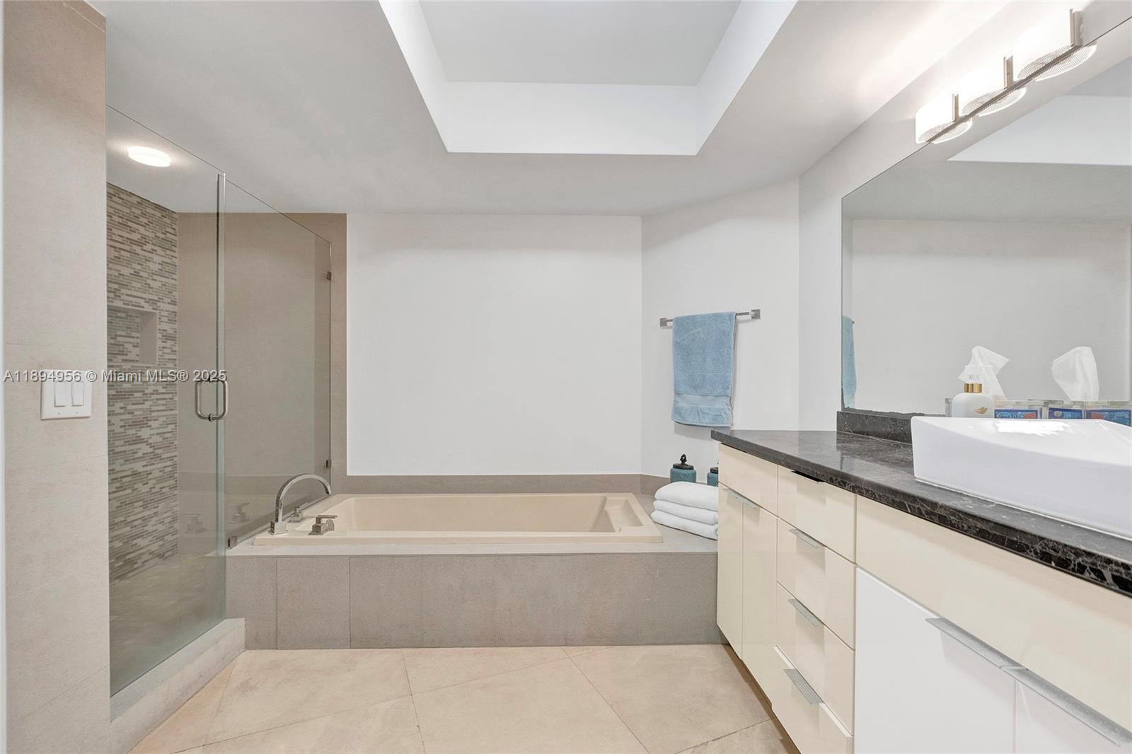 1000 ISL BLVD WILLIAMS IS - Residential