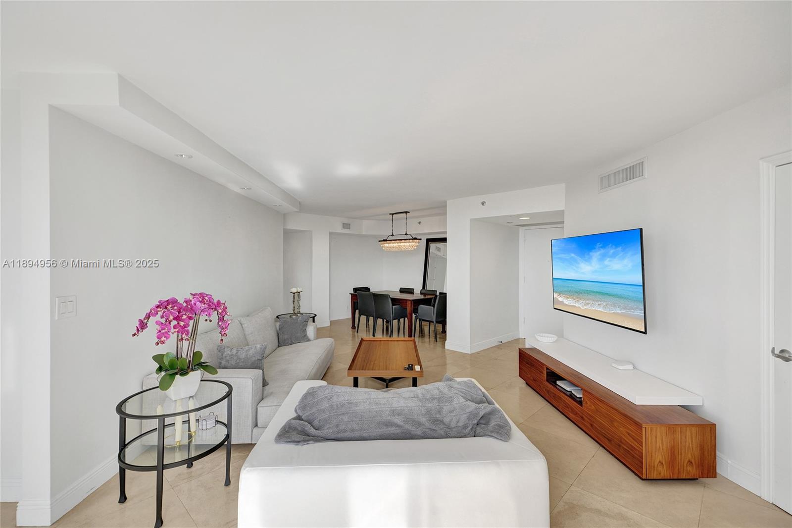 1000 ISL BLVD WILLIAMS IS - Residential
