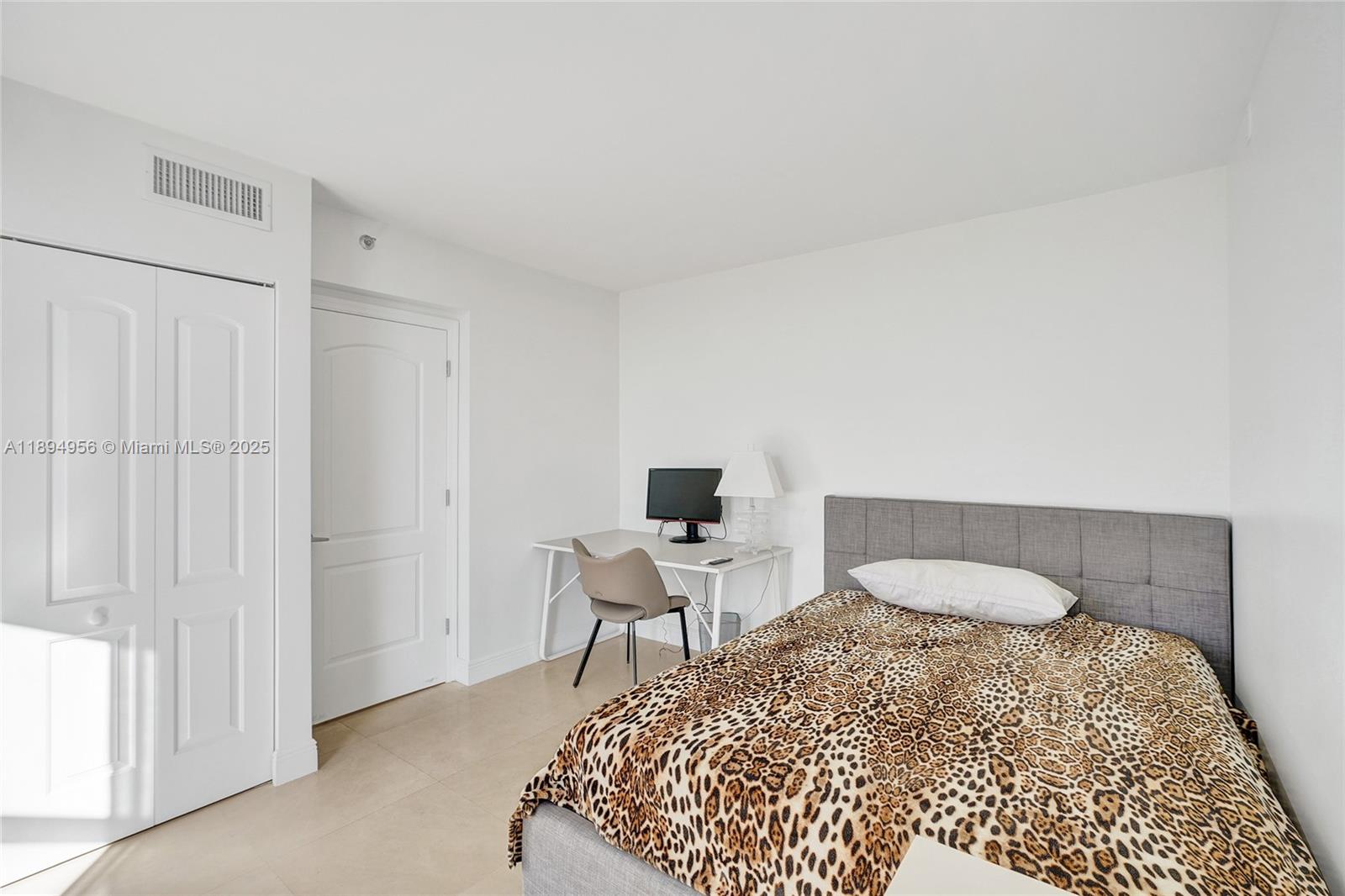 1000 ISL BLVD WILLIAMS IS - Residential
