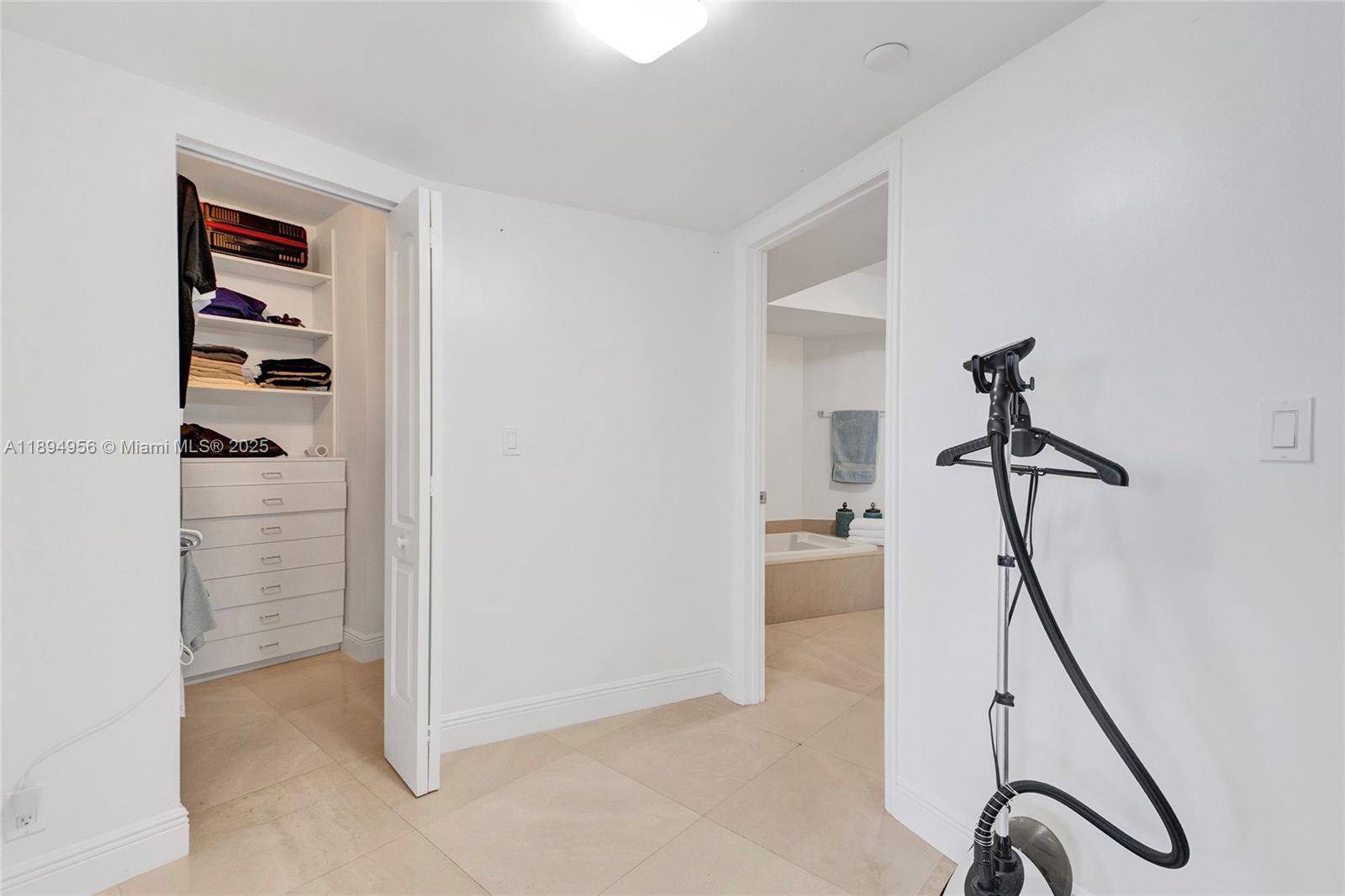 1000 ISL BLVD WILLIAMS IS - Residential