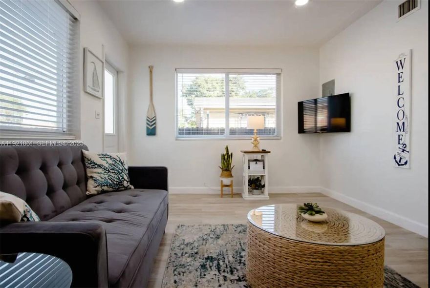 Centrally located you will find an updated/unfurnished house with 2 bedrooms 1 bath and it's own 2 parking spaces. This house has central AC, impact window/doors, stainless steel kitchen appliances and washer & dryer.   Also, unit comes with it's own washer and dryer located in the house's patio.   Minutes away from Downtown Miami, Wynwood, Brickell, Health District, MIA airport and 2 minutes away from River Landing Shopping Center.