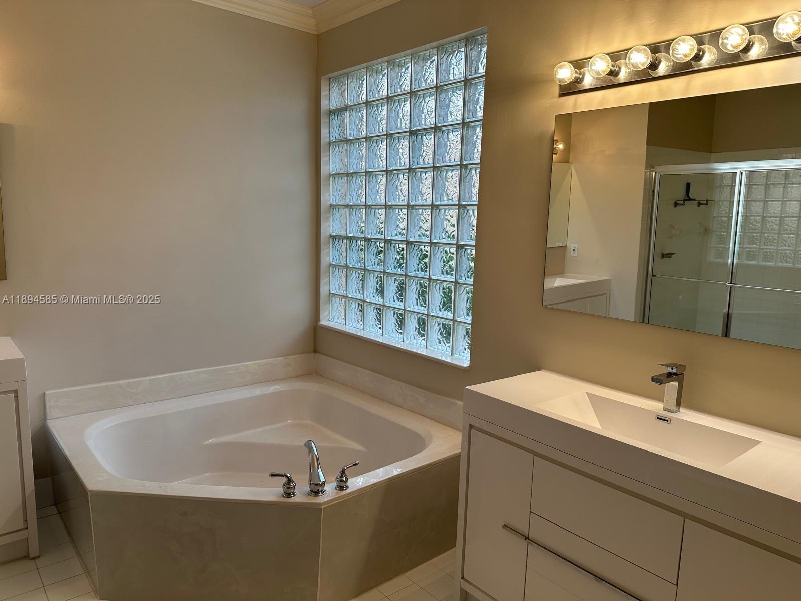 SUNSET LAKES PLAT THREE - Residential