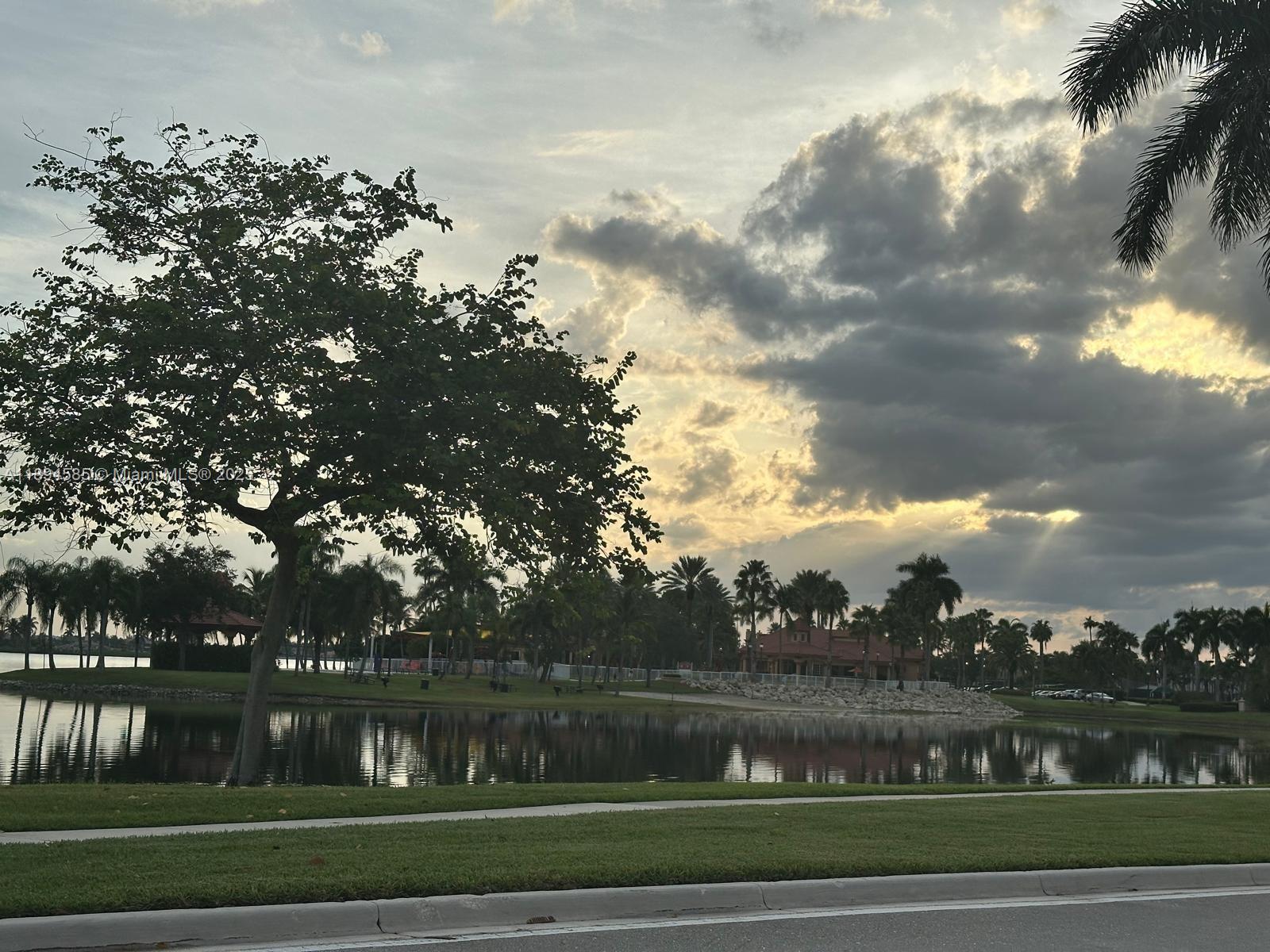 SUNSET LAKES PLAT THREE - Residential