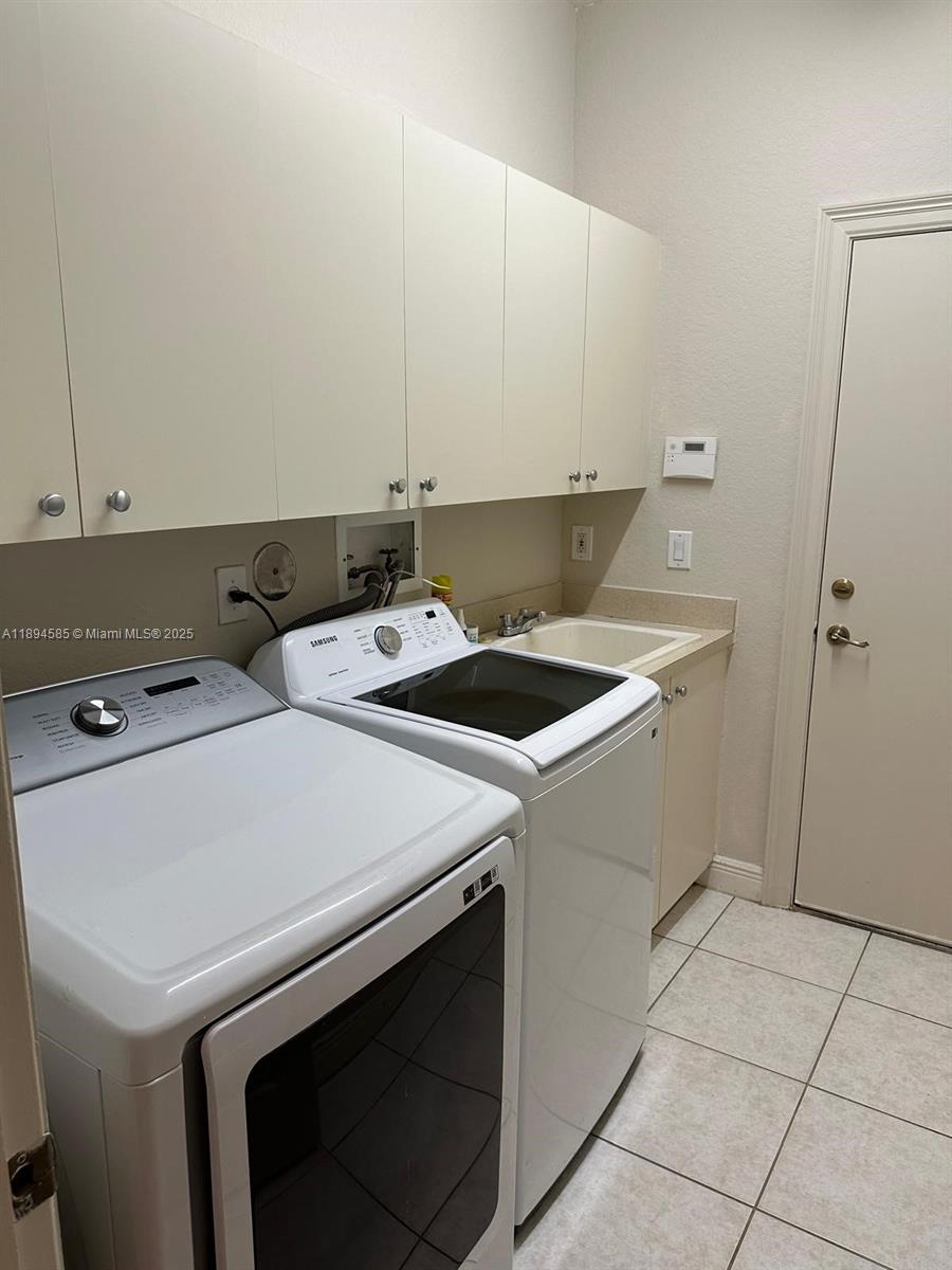 SUNSET LAKES PLAT THREE - Residential
