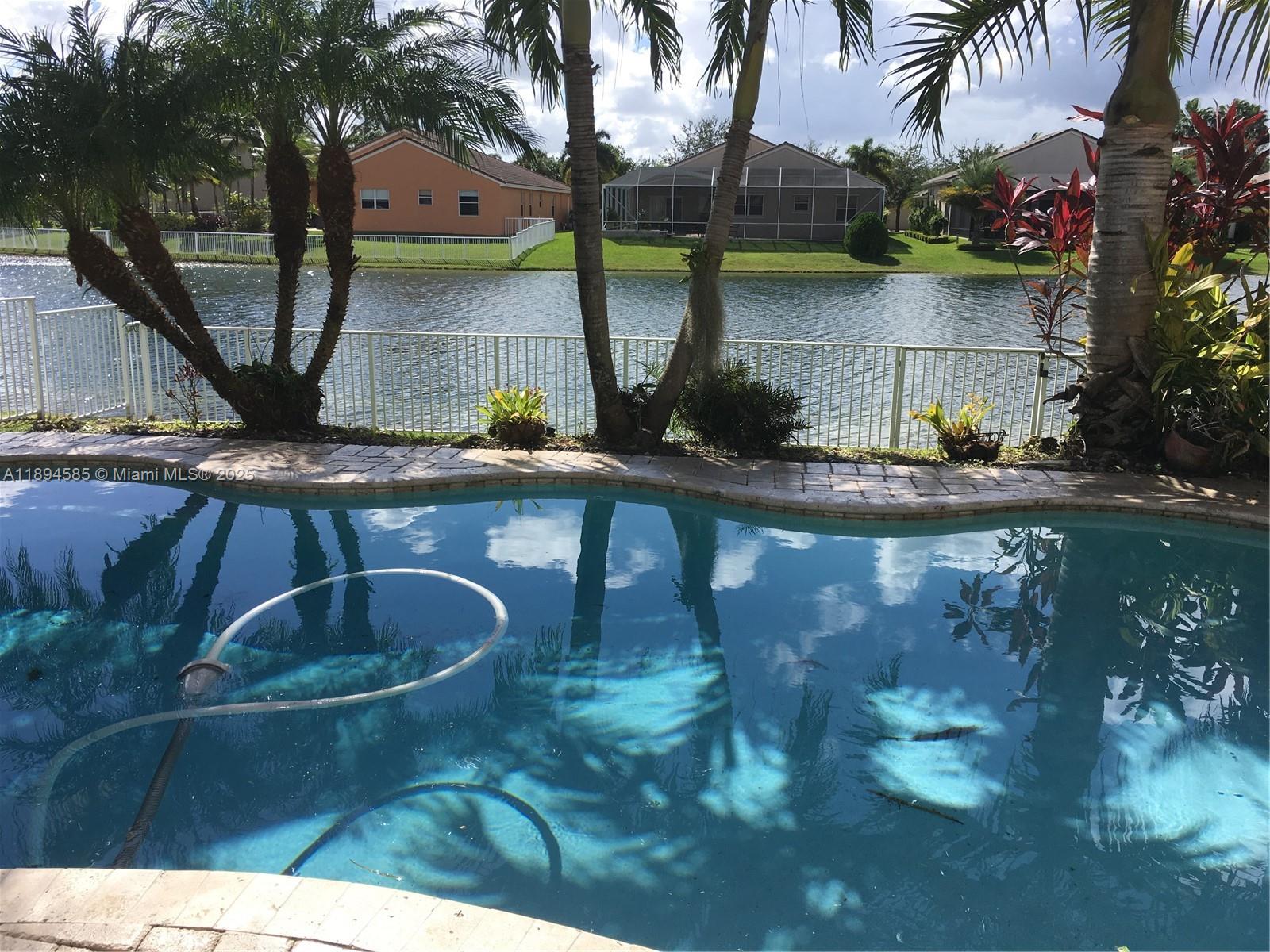 SUNSET LAKES PLAT THREE - Residential