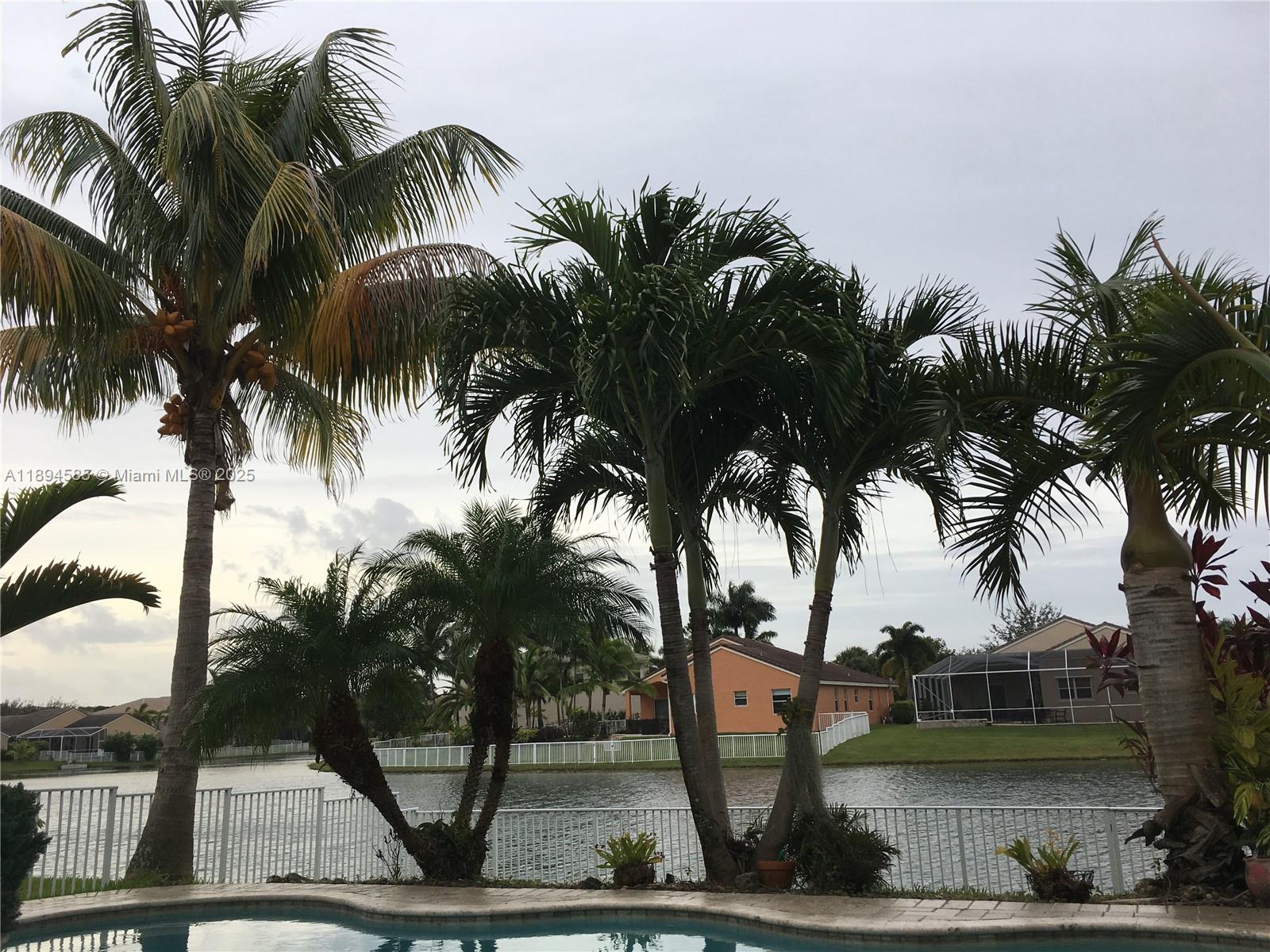 SUNSET LAKES PLAT THREE - Residential