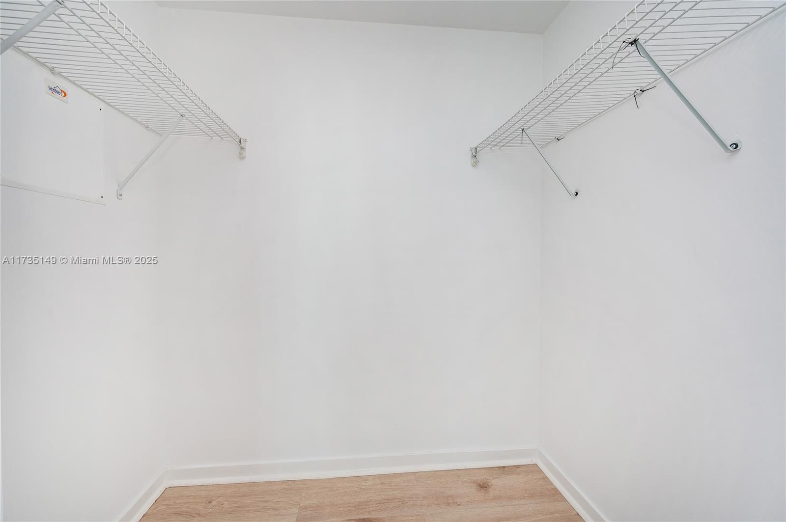 MET 1 CONDO - Residential