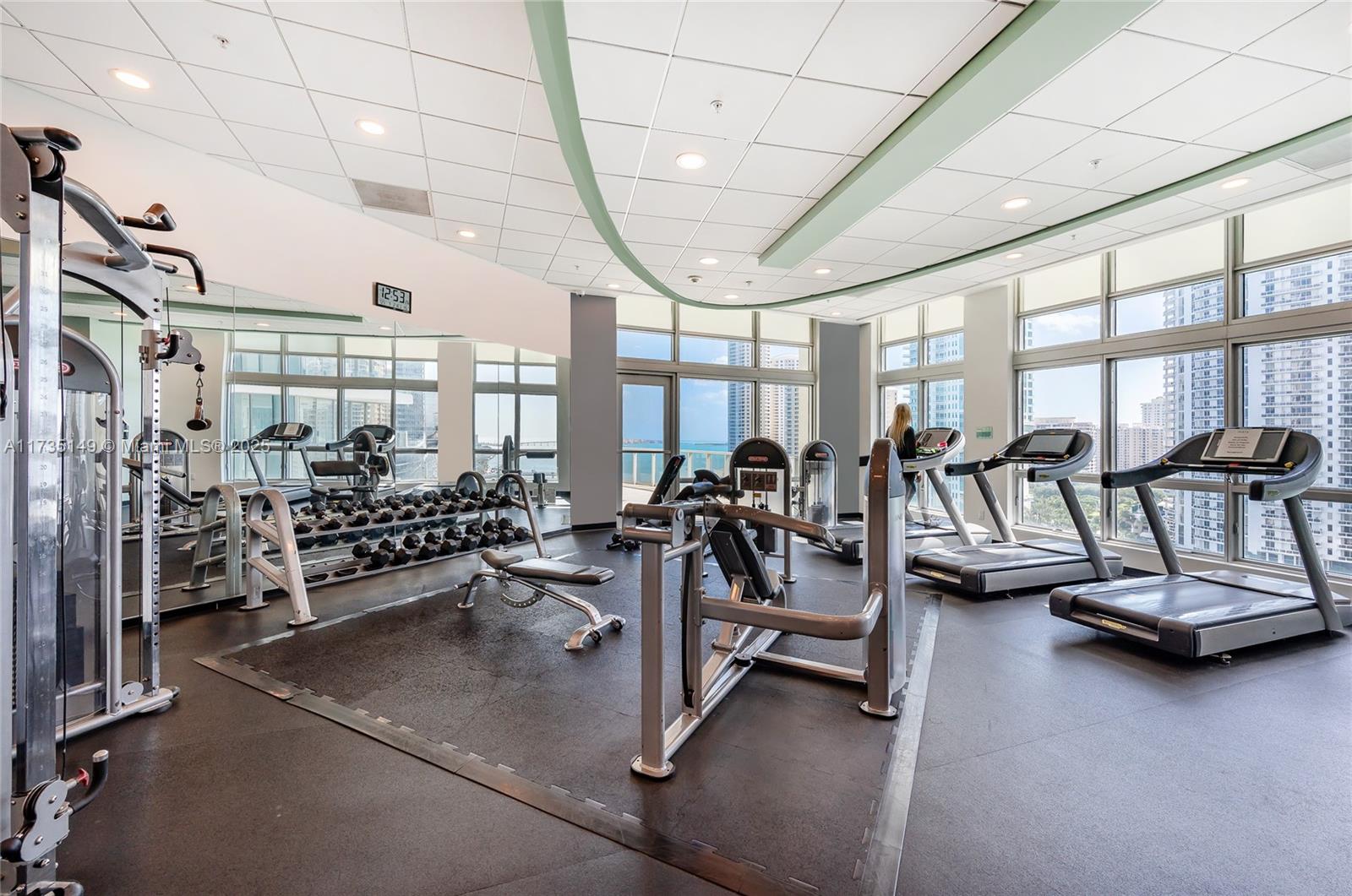 MET 1 CONDO - Residential