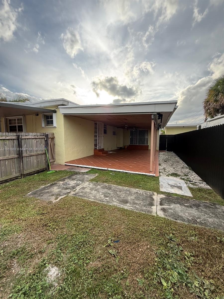 CORAL WAY VILLAGE SEC A P - Residential Lease