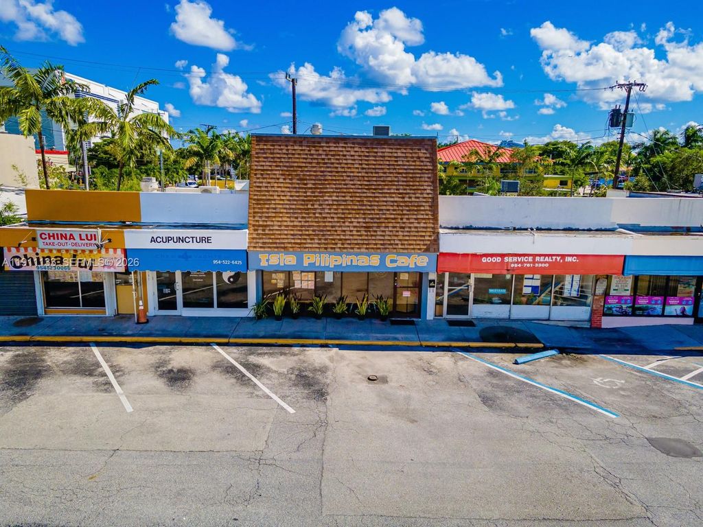 Photo of 1083 SE 17th St, Fort Lauderdale, FL 33316 (MLS # A11911133)