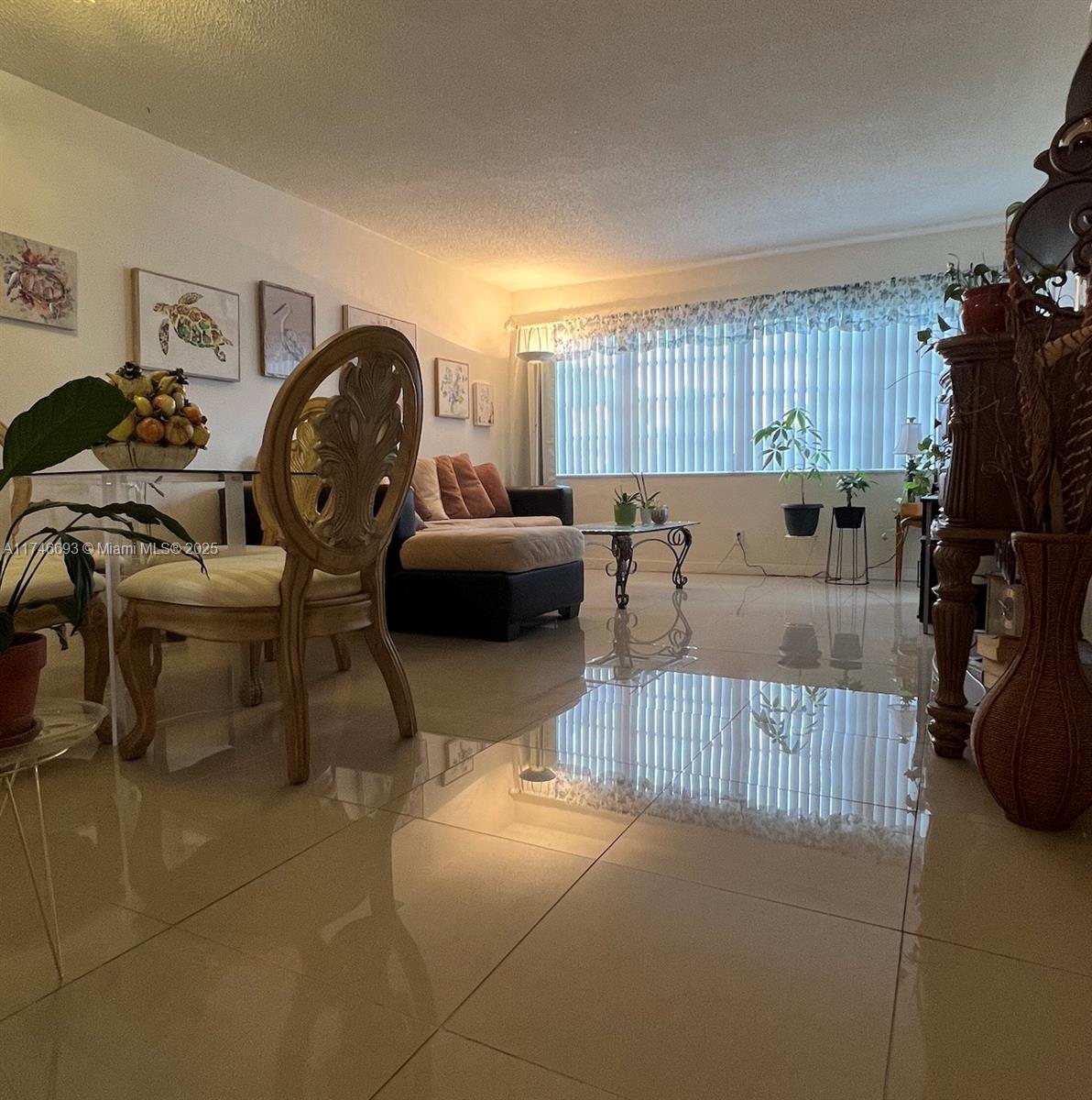 Property for Sale at 330 Se 2nd St 101G, Hallandale Beach, Broward County, Florida - Bedrooms: 1 
Bathrooms: 1  - $115,000