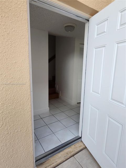 7026 NW 169th St 7026 Hialeah FL 33015