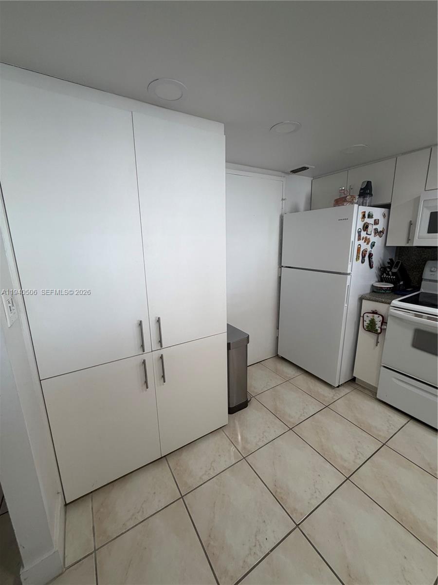 OCEANSIDE PLAZA CONDO - Residential Lease