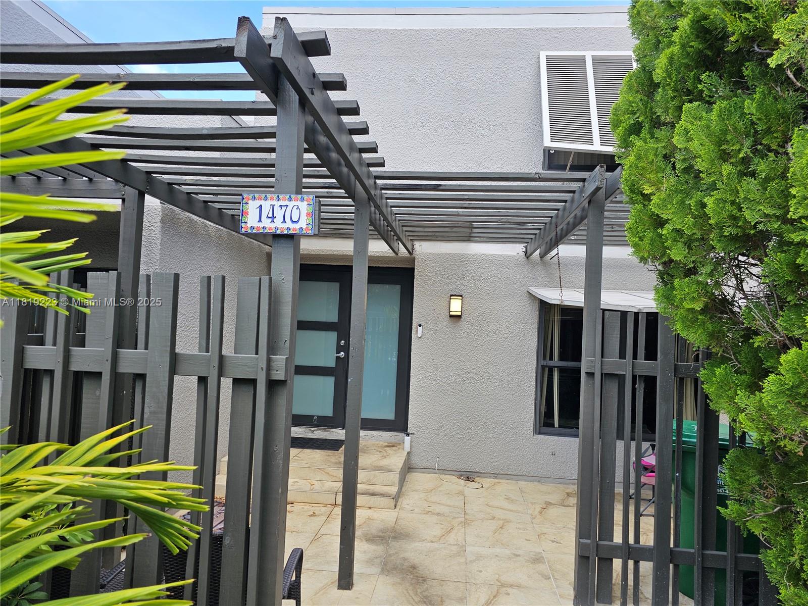 1470 Nw 113th Ave 1470, Pembroke Pines, Miami-Dade County, Florida - 3 Bedrooms  
3 Bathrooms - 