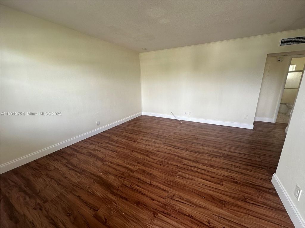 Photo of 5420 NE 22nd Ter #17, Fort Lauderdale, FL 33308 (MLS # A11831975)