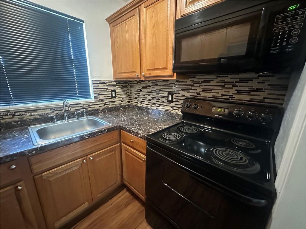 Photo of 5420 NE 22nd Ter #17, Fort Lauderdale, FL 33308 (MLS # A11831975)