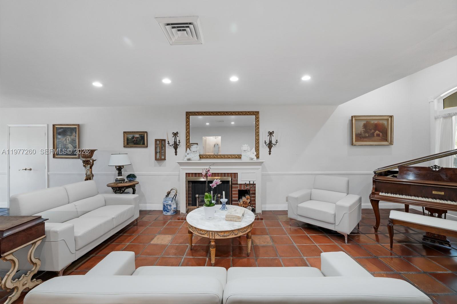 LAUDER GATE ISLES - Residential