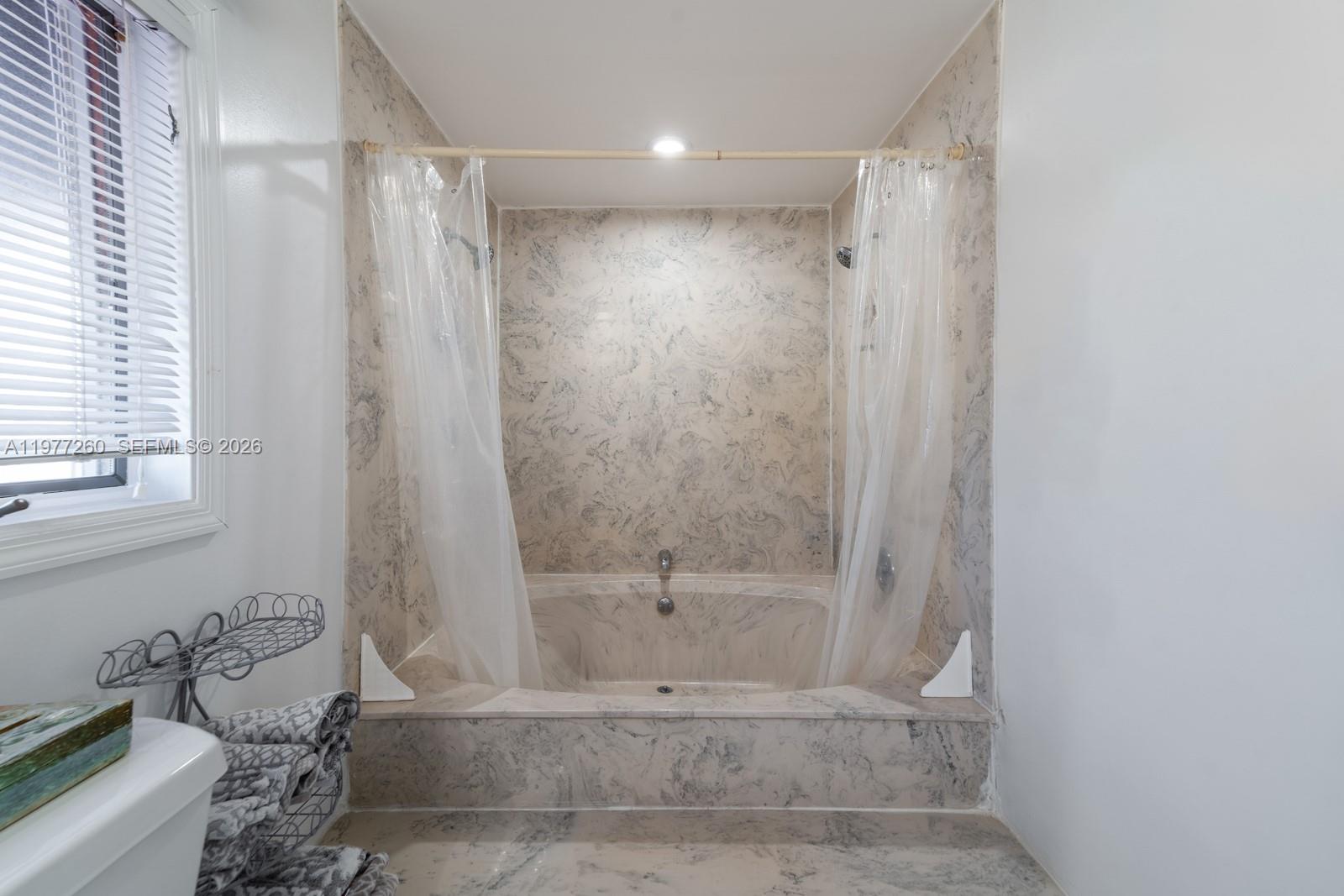 LAUDER GATE ISLES - Residential