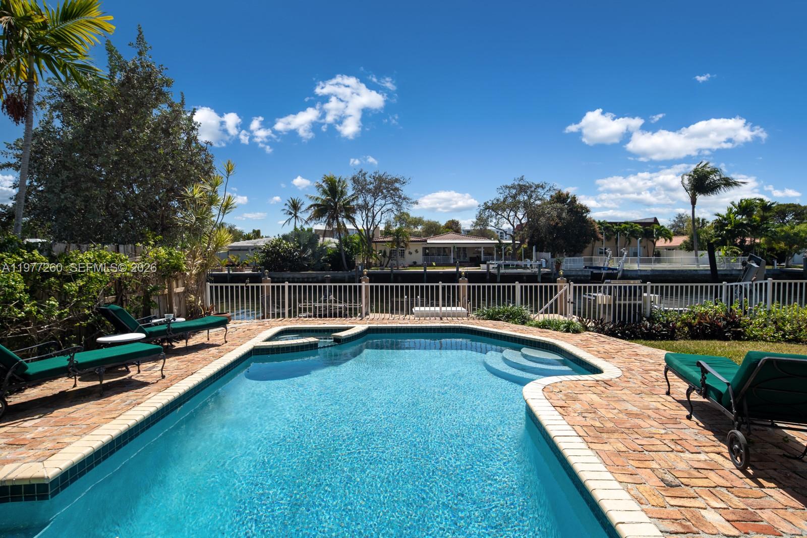 LAUDER GATE ISLES - Residential