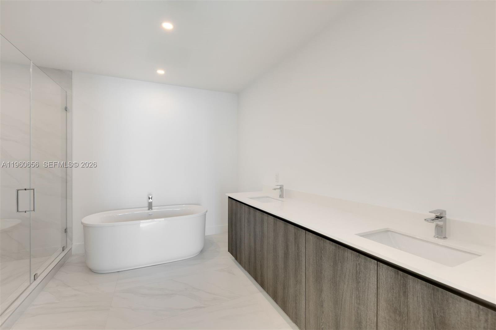 AURORA CONDOMINIUM - Residential