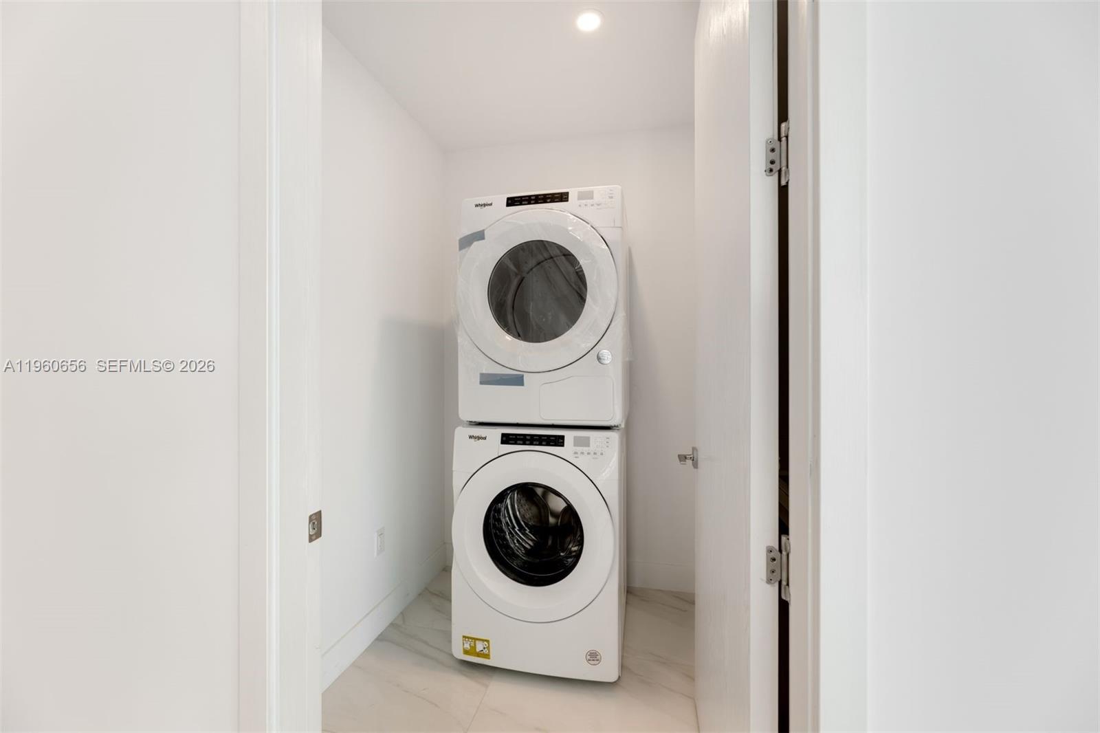 AURORA CONDOMINIUM - Residential