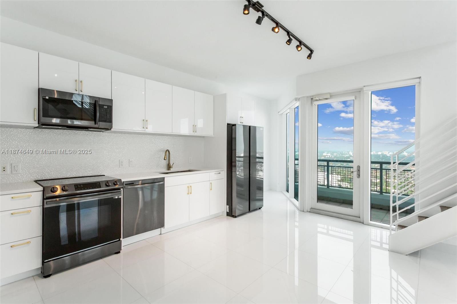 60 SW 13th St 4413