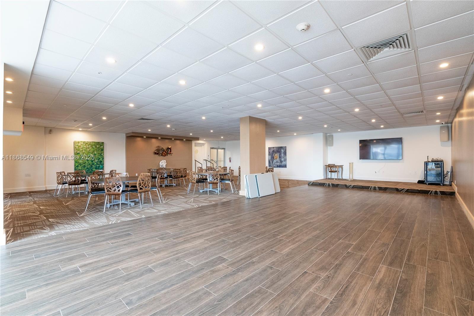 ARLEN BEACH CONDO - Residential Lease