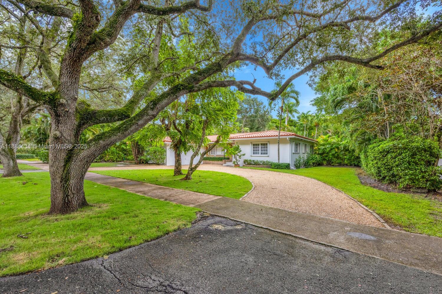 C GABLES RIVIERA SEC 13 - Residential Lease