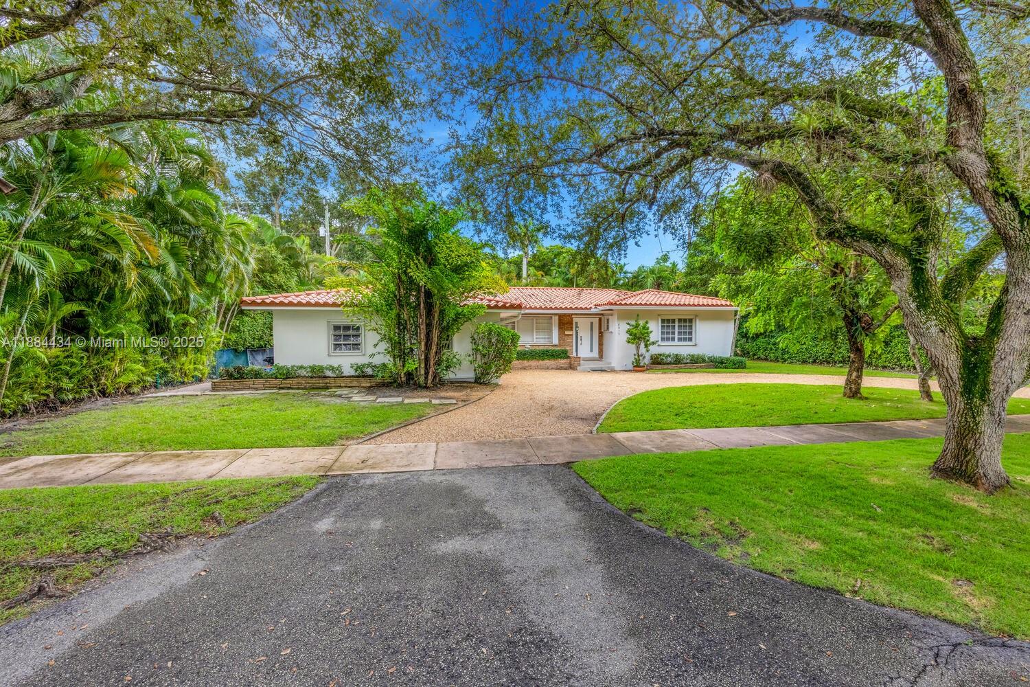 C GABLES RIVIERA SEC 13 - Residential Lease
