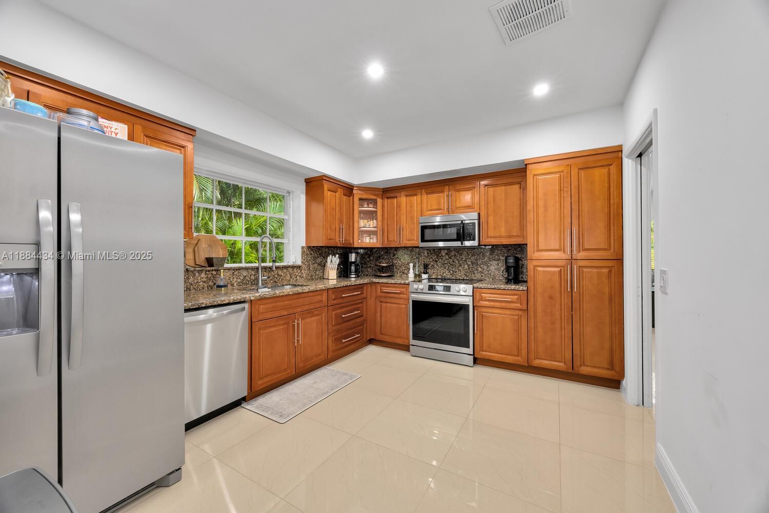 C GABLES RIVIERA SEC 13 - Residential Lease