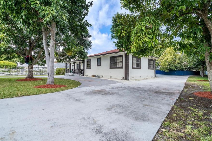 Spacious home on a double lot with strong income potential. The kitchen has been recently renovated with modern finishes and updated features. The main house offers a comfortable 3-bedroom, 2-bathroom layout. In addition, there is a separate studio and an efficiency, each with its own private entrance, offering flexible living arrangements and potential rental income. The fully fenced front yard provides plenty of outdoor space. A great opportunity for buyers seeking additional space and income potential.