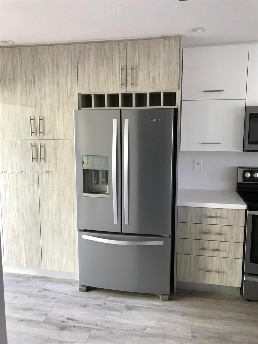 3945 Adra Ave E-48