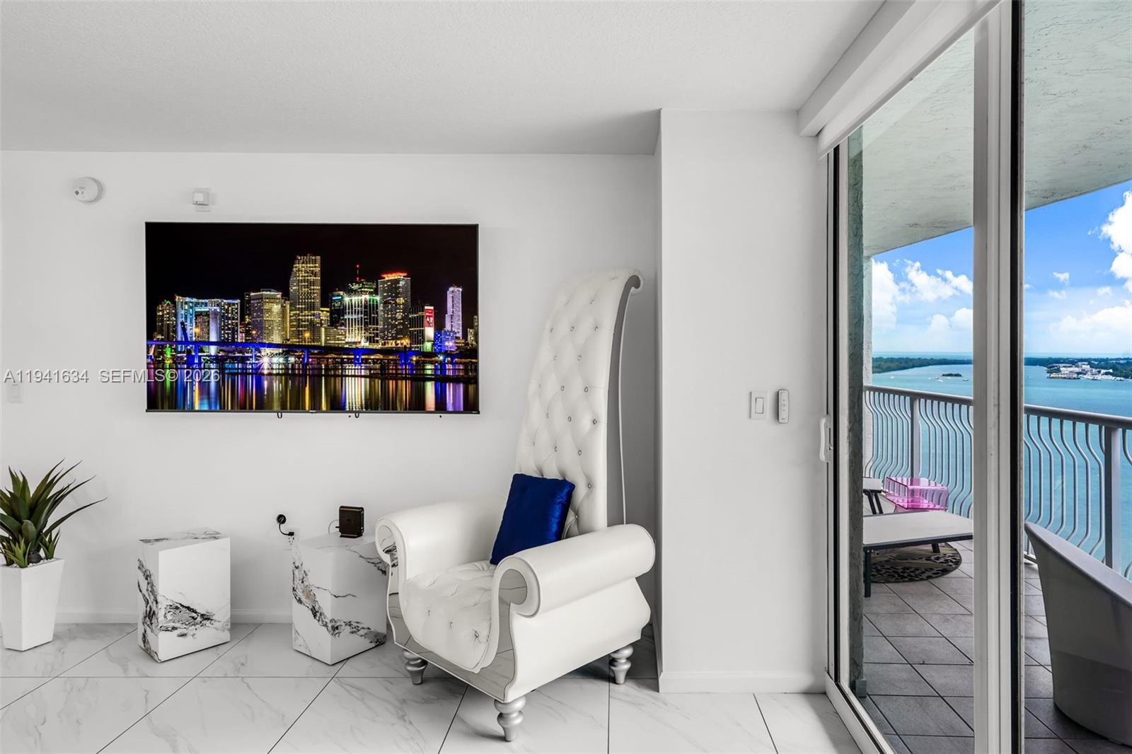 1200 Brickell Bay Dr 2807